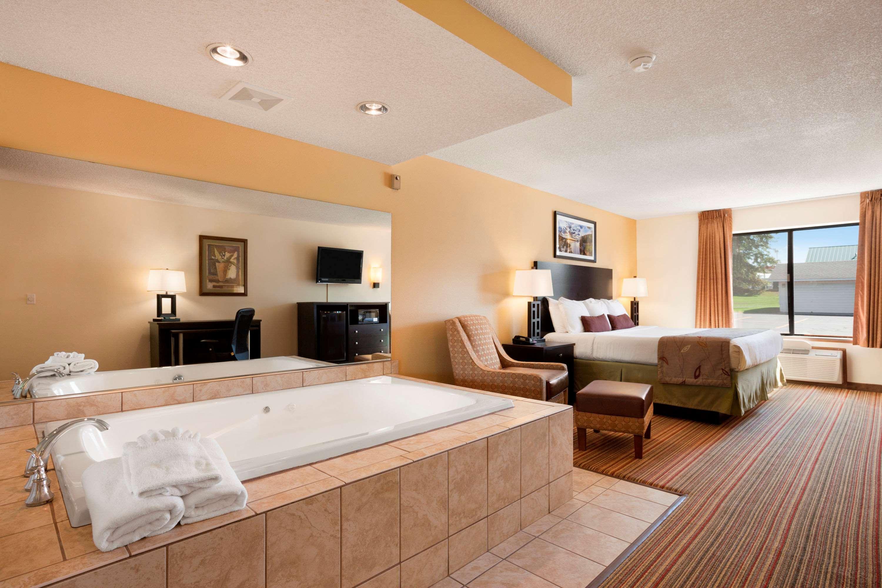 Hotel Ramada By Wyndham Wisconsin Dells I-90 Extérieur photo