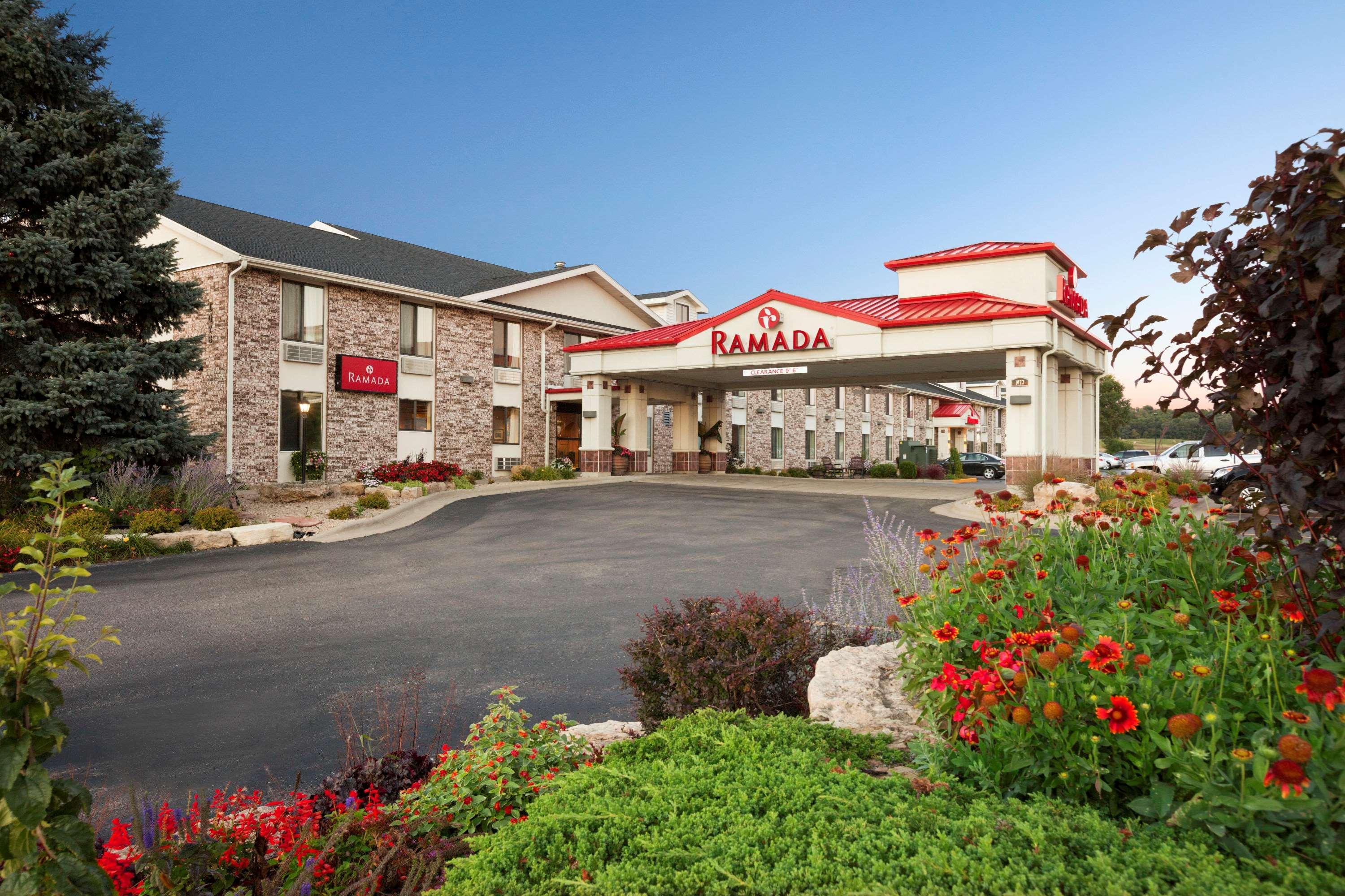 Hotel Ramada By Wyndham Wisconsin Dells I-90 Extérieur photo