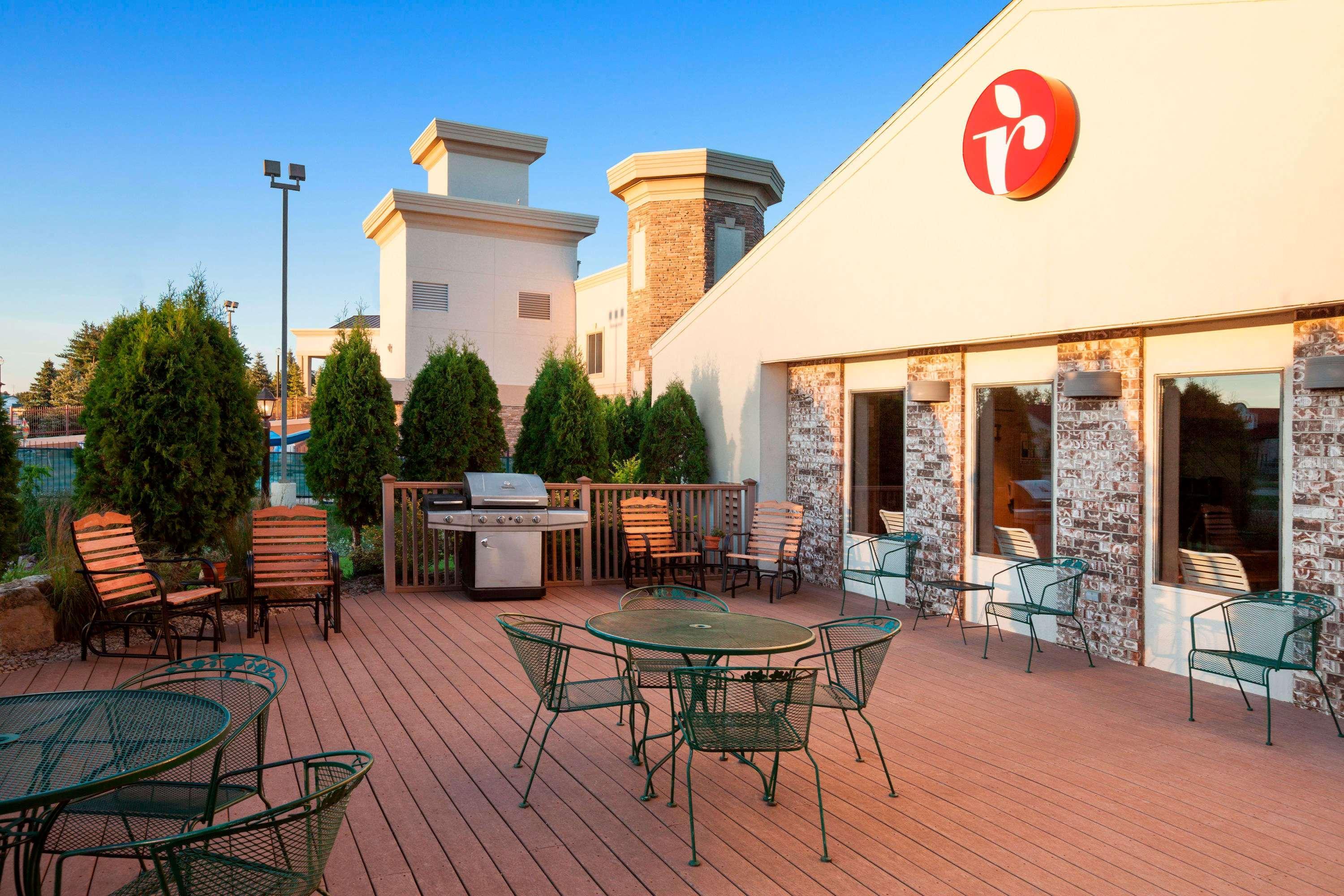 Hotel Ramada By Wyndham Wisconsin Dells I-90 Extérieur photo