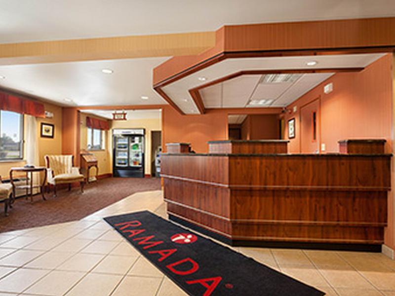 Hotel Ramada By Wyndham Wisconsin Dells I-90 Extérieur photo