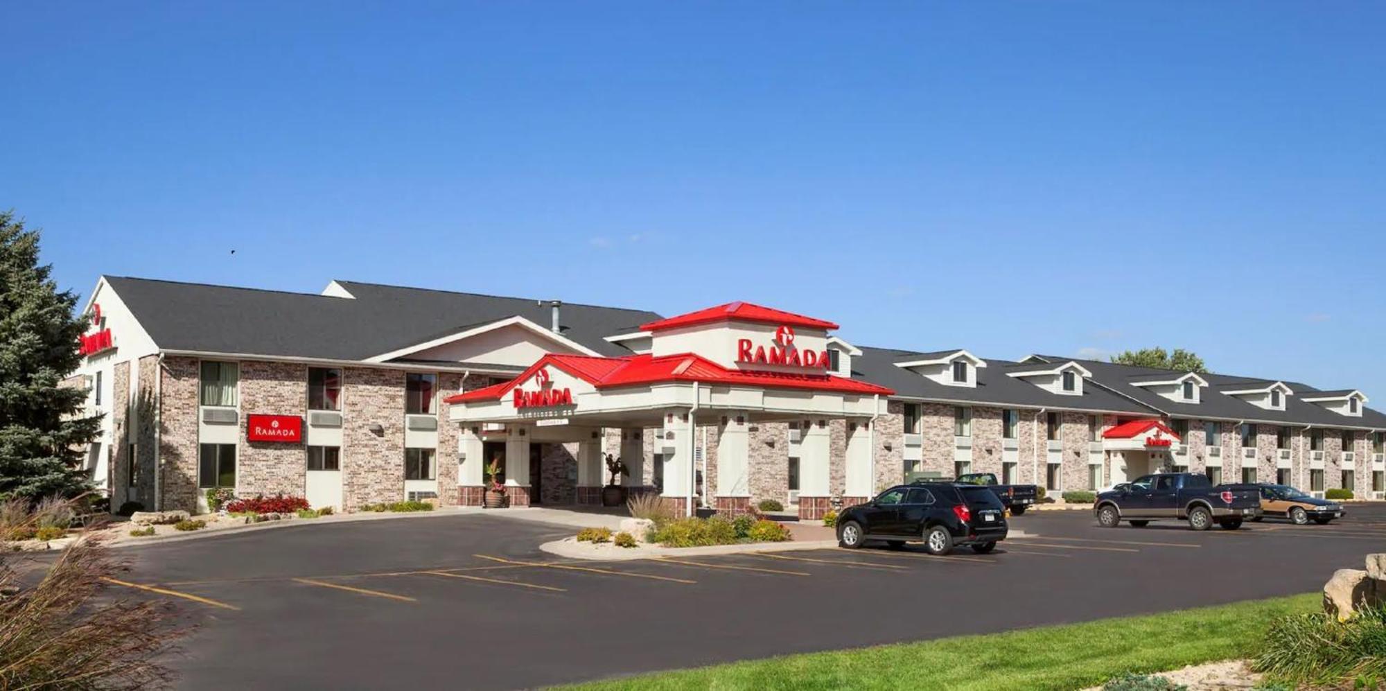 Hotel Ramada By Wyndham Wisconsin Dells I-90 Extérieur photo