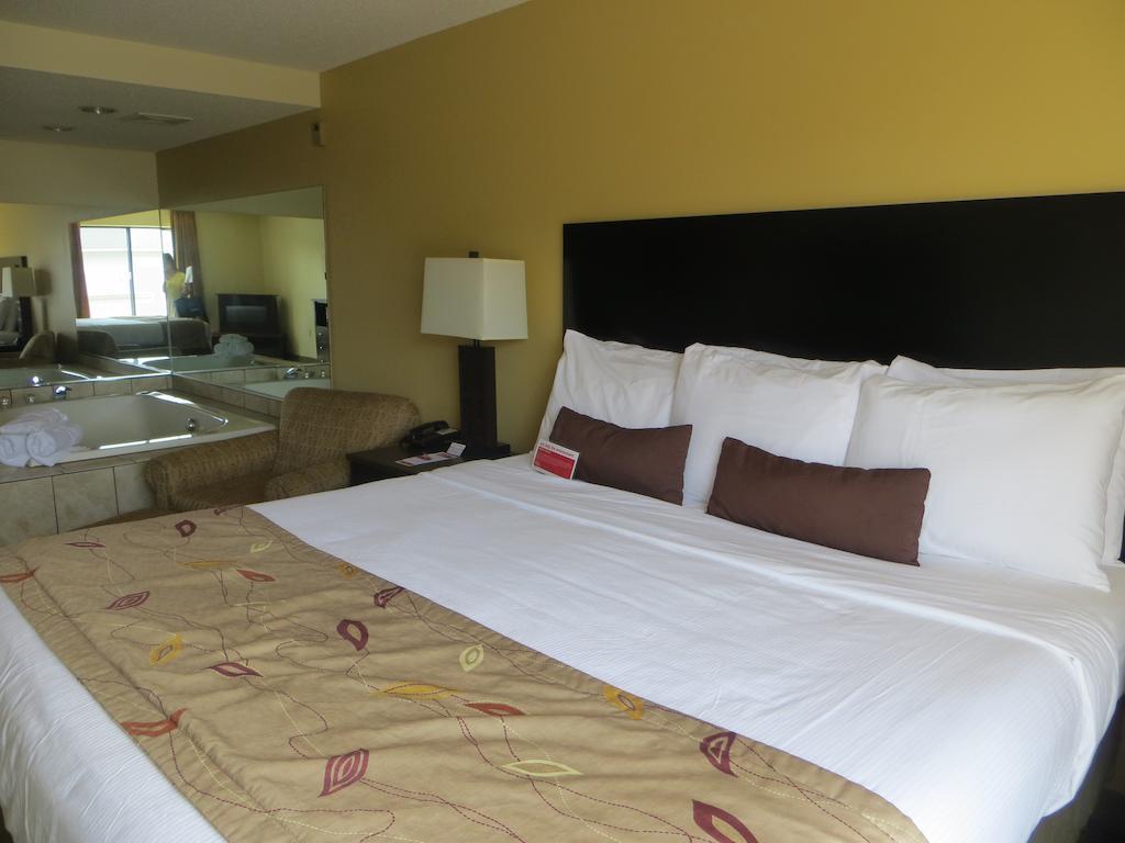 Hotel Ramada By Wyndham Wisconsin Dells I-90 Extérieur photo