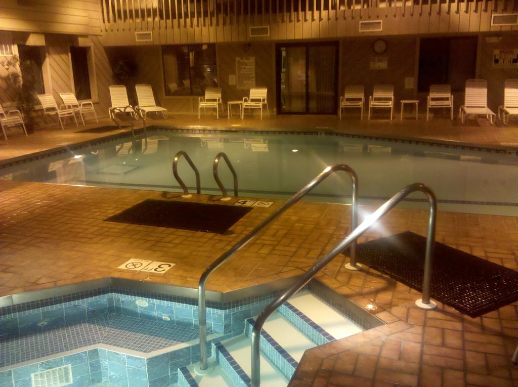 Hotel Ramada By Wyndham Wisconsin Dells I-90 Extérieur photo